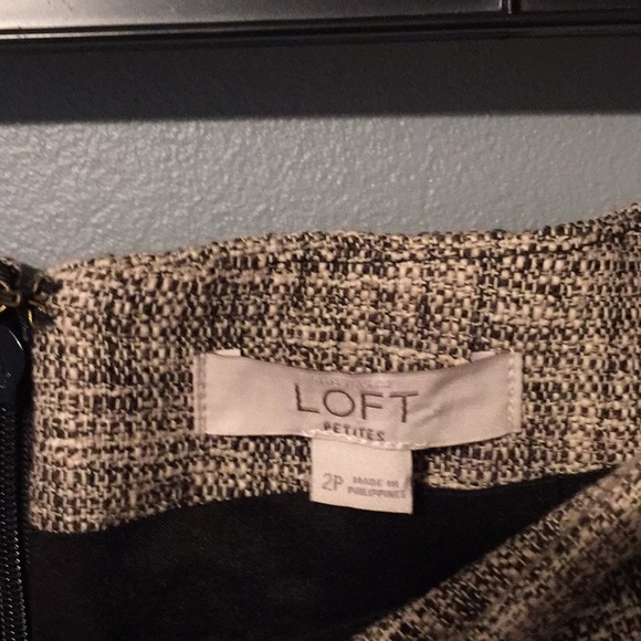 3/$20 LOFT skirt size 2P - Picture 3 of 3